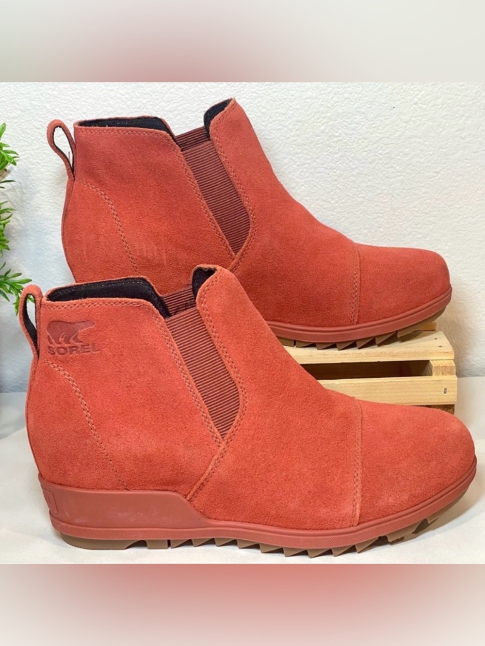 NWOT Sorel Evie Warp Red Wedge Ankle Bootie Waterproof Suede Rubber Sole Sz 8.5